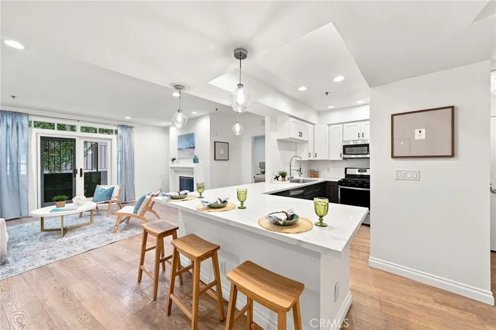 2222 Beachwood Drive #105 Los Angeles, CA 90068