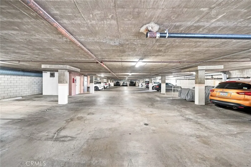 2222 Beachwood Drive #105 Los Angeles, CA 90068