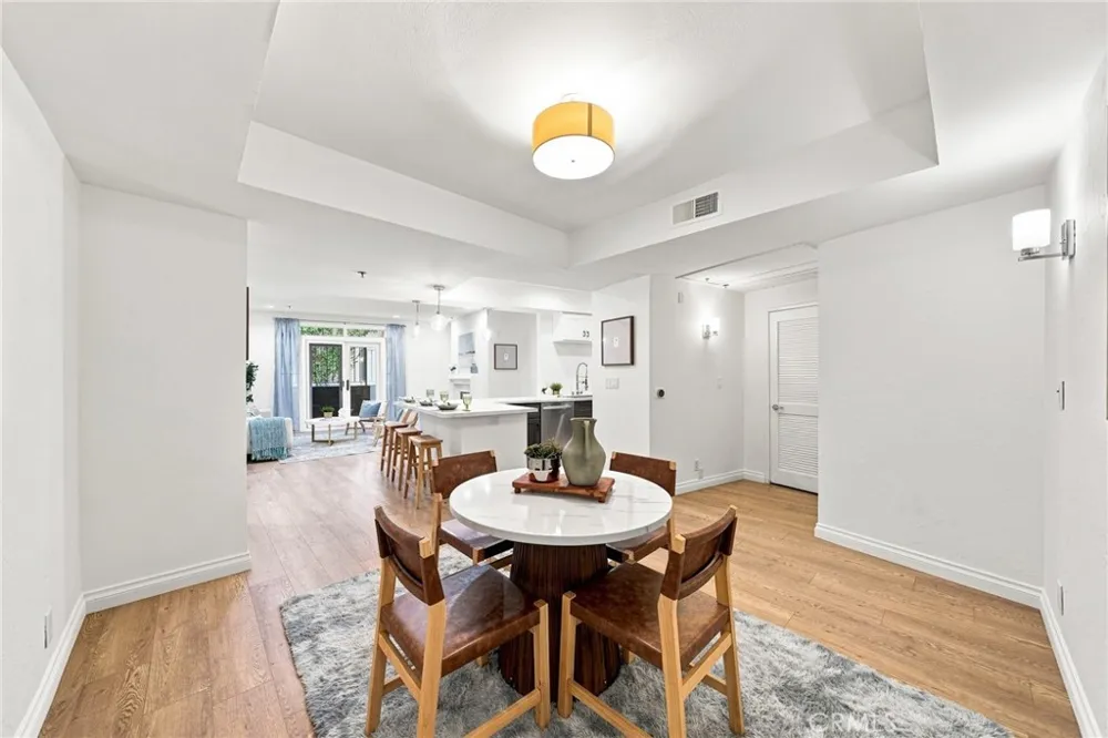 2222 Beachwood Drive #105 Los Angeles, CA 90068