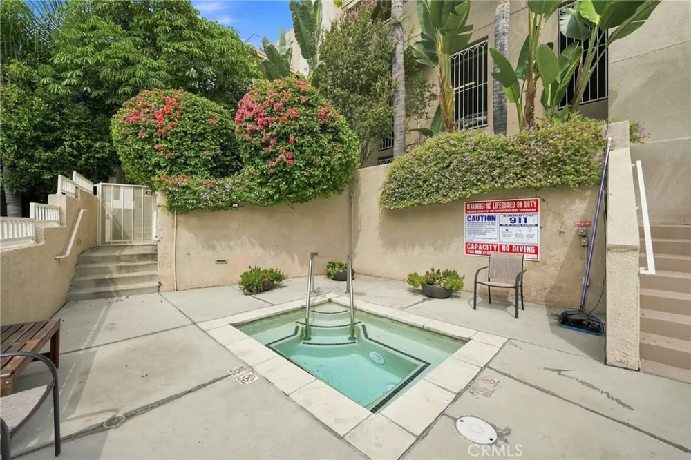 2222 Beachwood Drive #105 Los Angeles, CA 90068