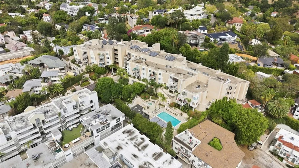 2222 Beachwood Drive #105 Los Angeles, CA 90068