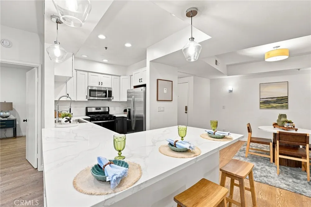 2222 Beachwood Drive #105 Los Angeles, CA 90068