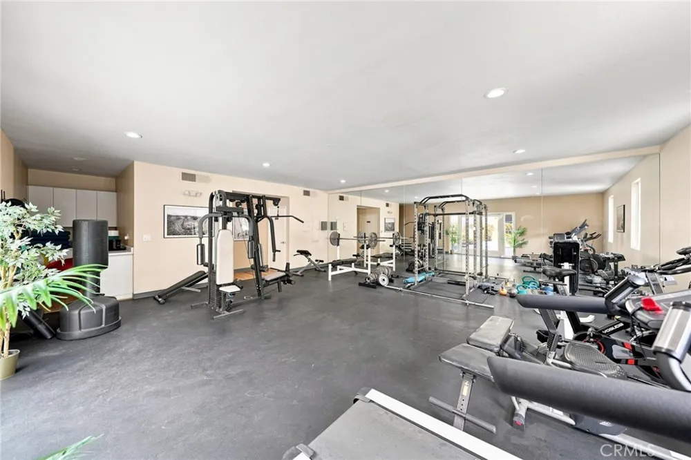 2222 Beachwood Drive #105 Los Angeles, CA 90068