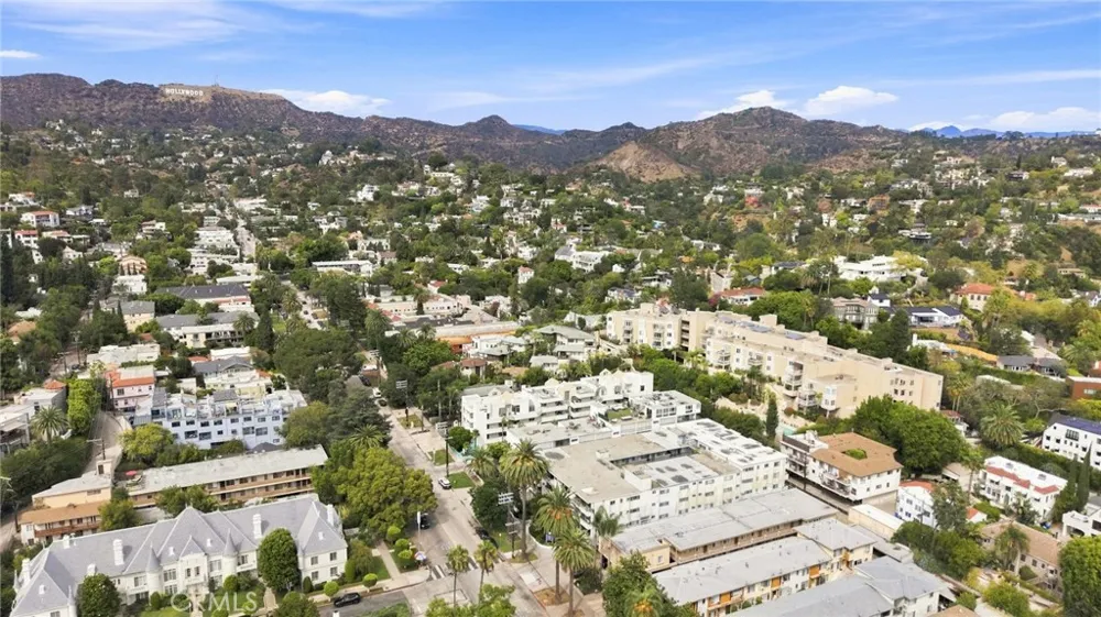2222 Beachwood Drive #105 Los Angeles, CA 90068