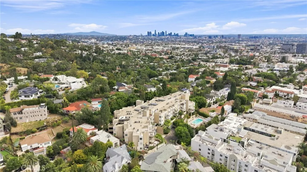 2222 Beachwood Drive #105 Los Angeles, CA 90068
