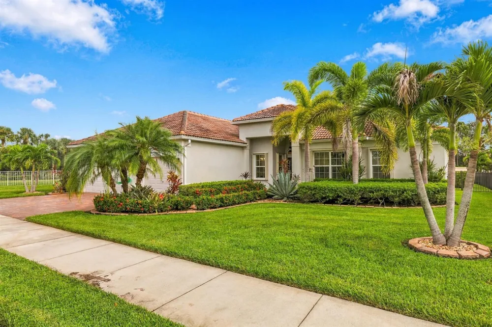 11490 SW AVENTINO DRIVE Port St. Lucie, FL 34987