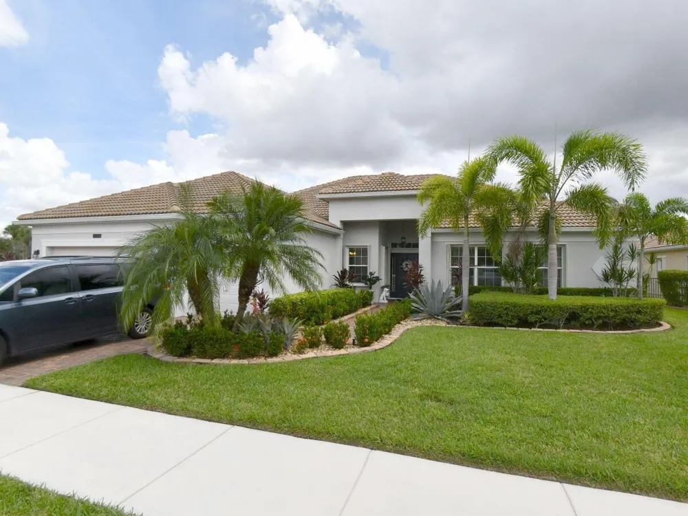 11490 SW AVENTINO DRIVE Port St. Lucie, FL 34987