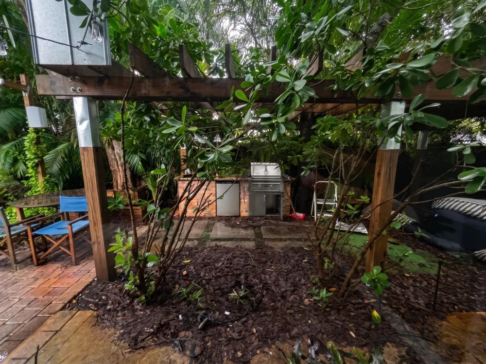 1643 NE 8TH AVENUE Fort Lauderdale, FL 33305