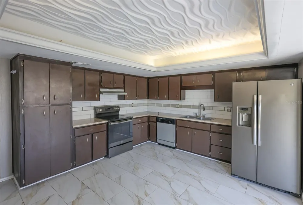 1423 MAPLE STREET SW Largo, FL 33770