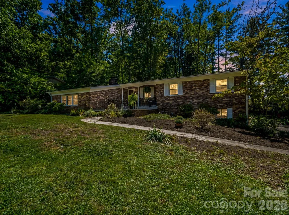 21 Sleepy Hollow Drive Asheville, NC 28805