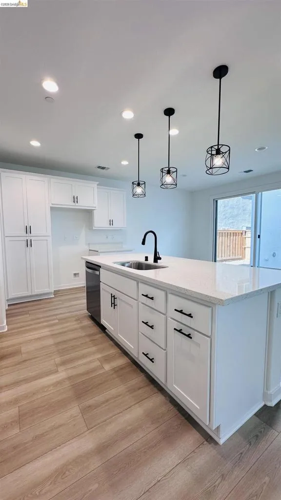 2592 Night Bloom Way Lathrop, CA 95330