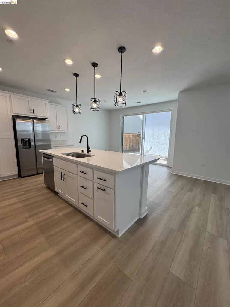2592 Night Bloom Way Lathrop, CA 95330