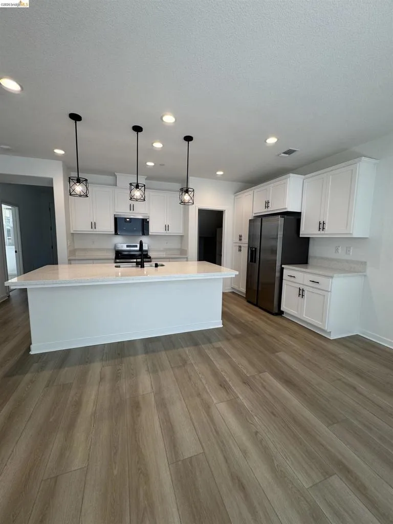 2592 Night Bloom Way Lathrop, CA 95330