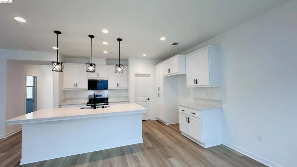 2592 Night Bloom Way Lathrop, CA 95330