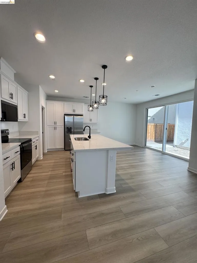 2592 Night Bloom Way Lathrop, CA 95330