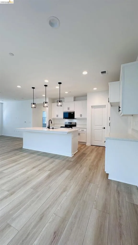 2592 Night Bloom Way Lathrop, CA 95330