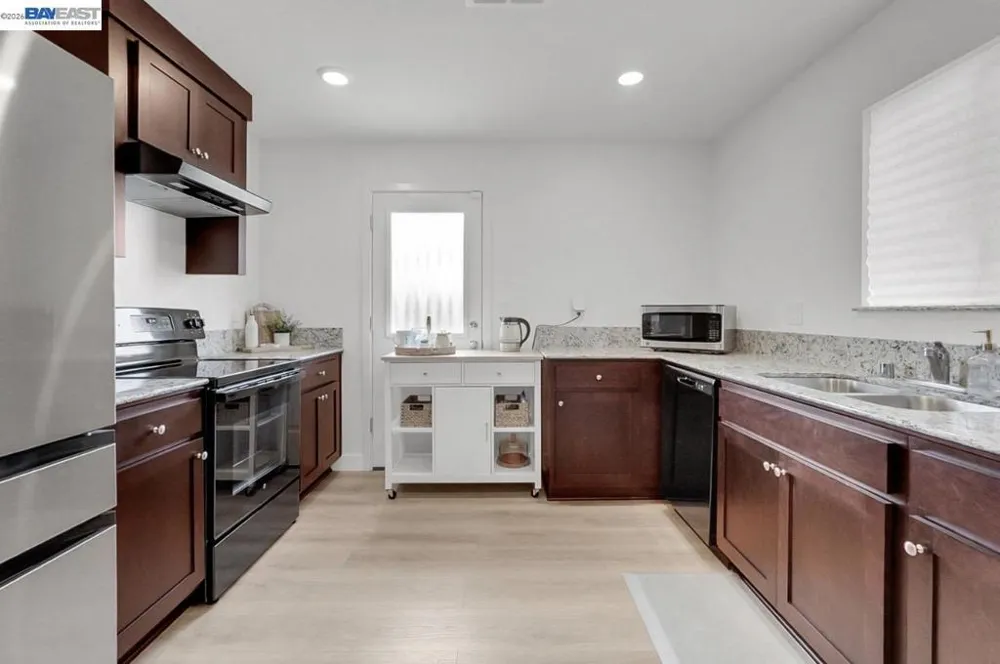 698 Keng Crt. Merced, CA 95341