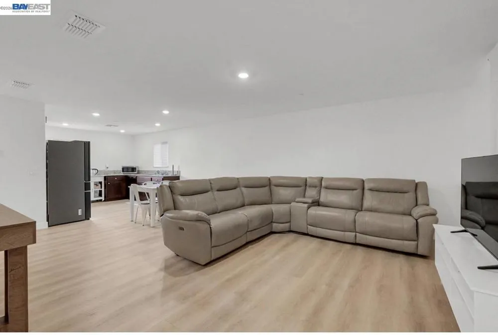 698 Keng Crt. Merced, CA 95341