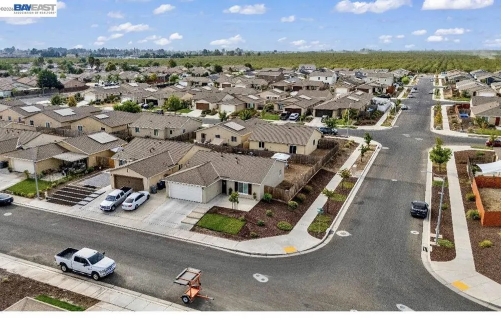 698 Keng Crt. Merced, CA 95341