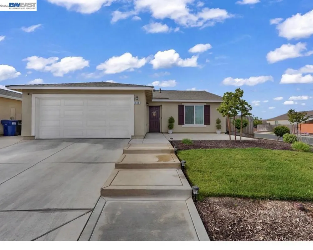 698 Keng Crt. Merced, CA 95341