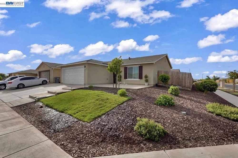 698 Keng Crt. Merced, CA 95341