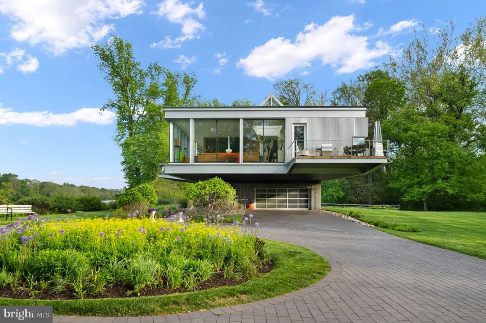 2710 RIVER ROAD New Hope, PA 18938