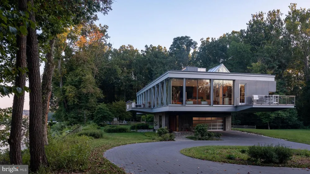 2710 RIVER ROAD New Hope, PA 18938