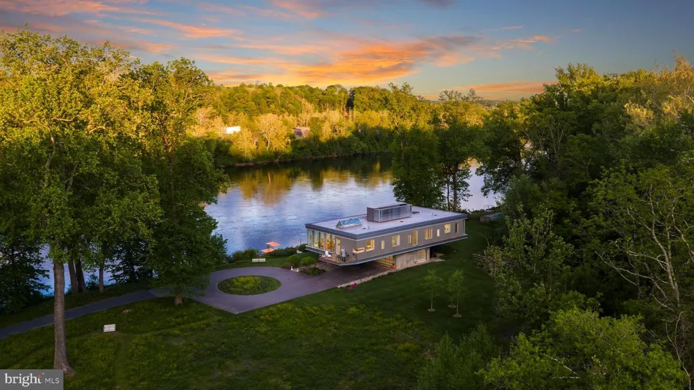 2710 RIVER ROAD New Hope, PA 18938