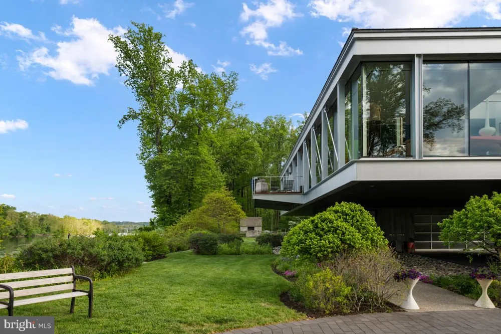 2710 RIVER ROAD New Hope, PA 18938
