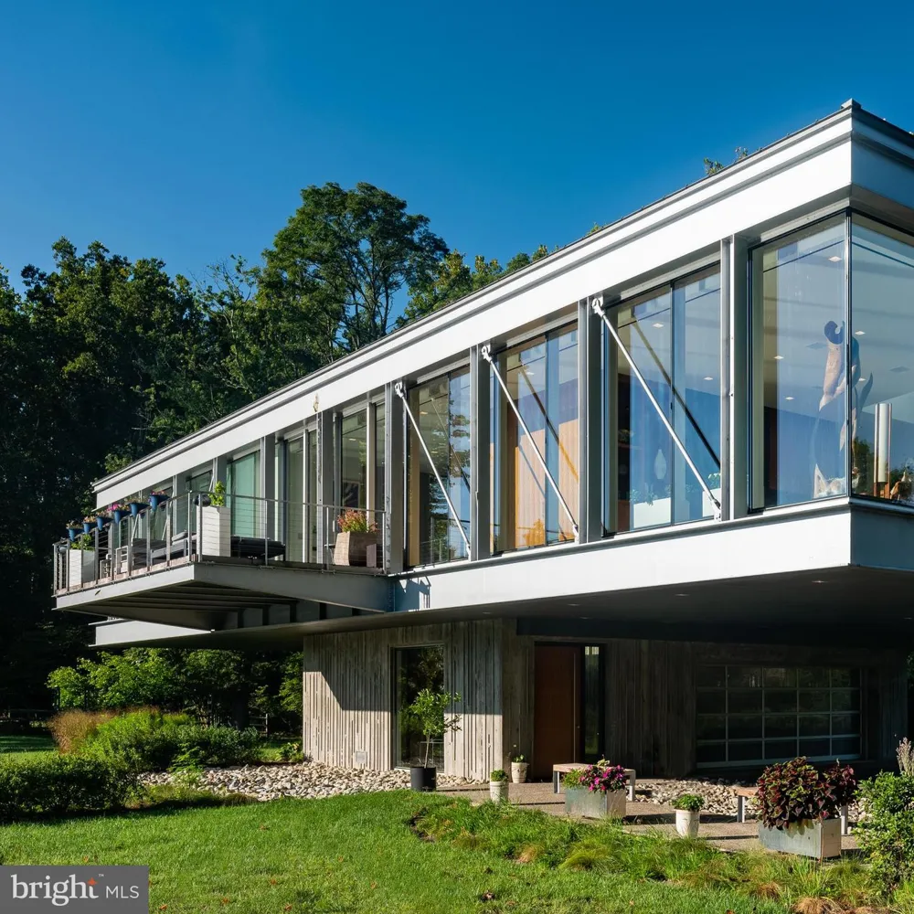2710 RIVER ROAD New Hope, PA 18938
