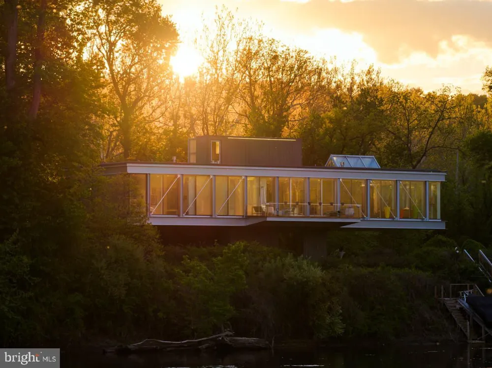 2710 RIVER ROAD New Hope, PA 18938