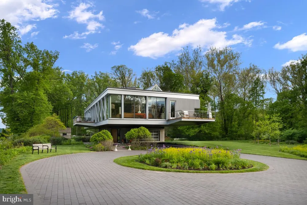2710 RIVER ROAD New Hope, PA 18938