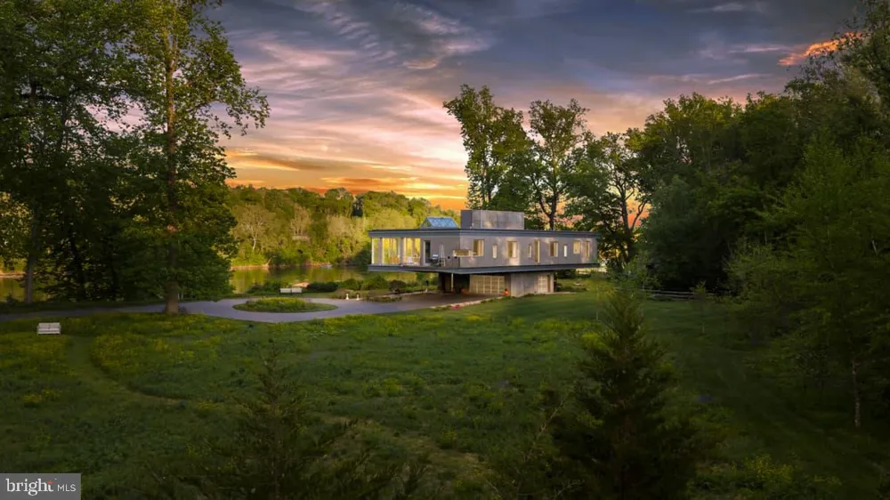 2710 RIVER ROAD New Hope, PA 18938