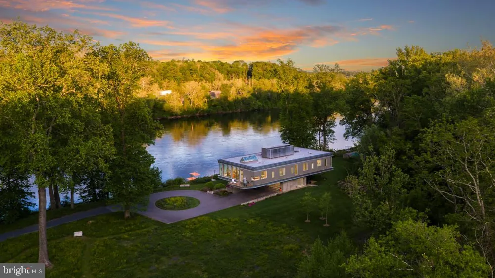 2710 RIVER ROAD New Hope, PA 18938