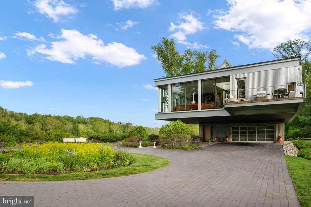 2710 RIVER ROAD New Hope, PA 18938