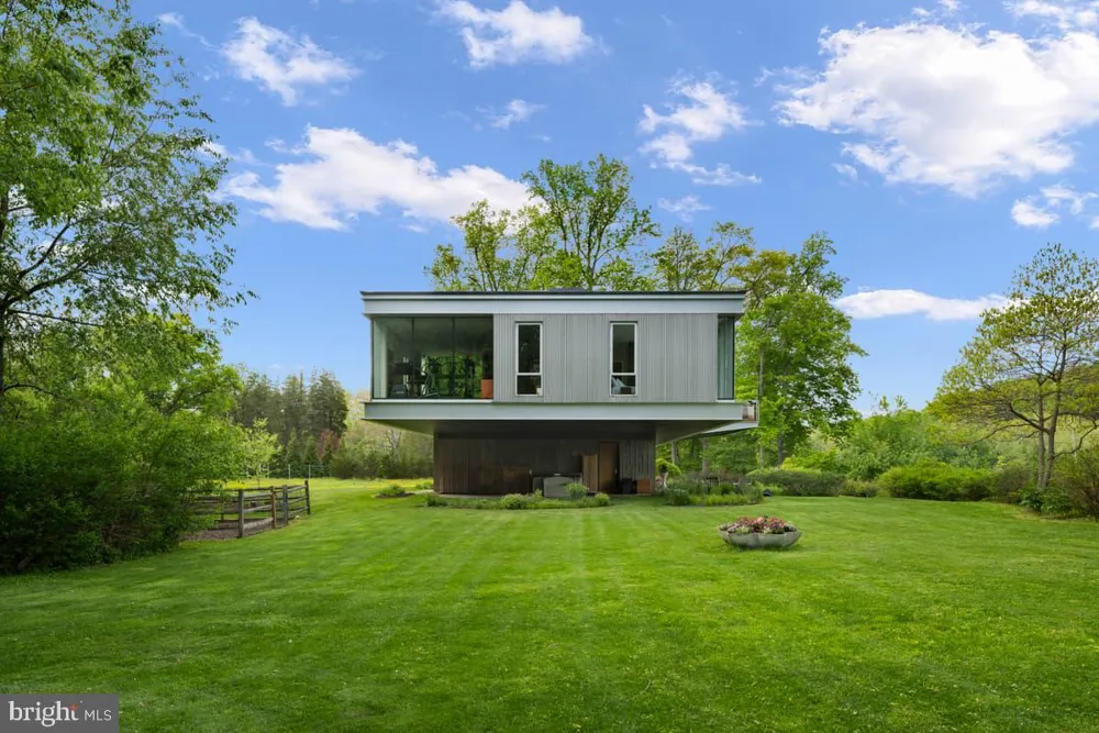 2710 RIVER ROAD New Hope, PA 18938