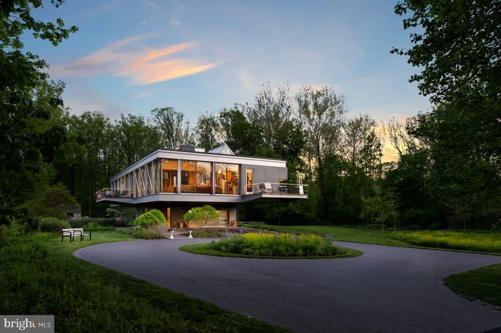 2710 RIVER ROAD New Hope, PA 18938