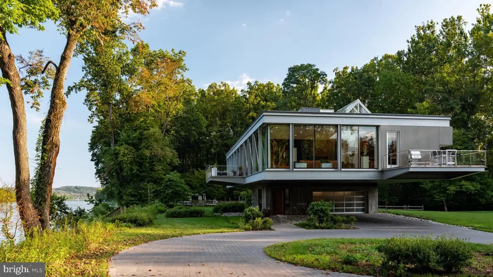 2710 RIVER ROAD New Hope, PA 18938
