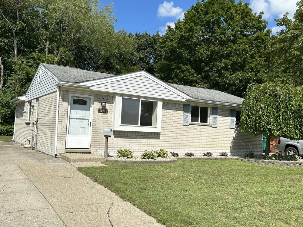 38040 Castle Drive Romulus, MI 48174
