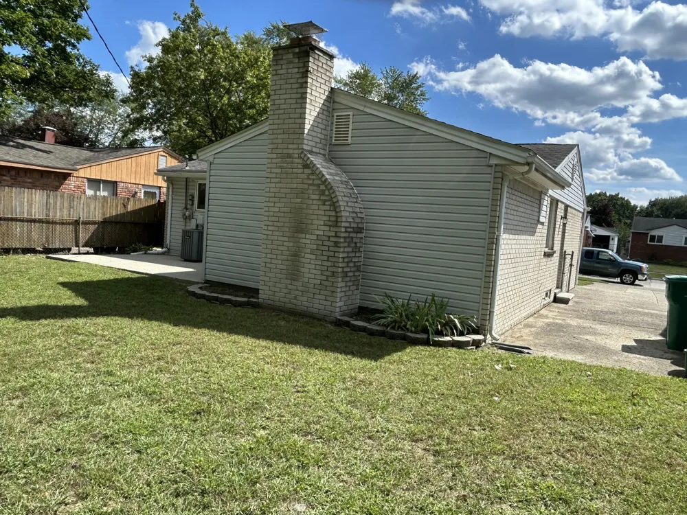 38040 Castle Drive Romulus, MI 48174