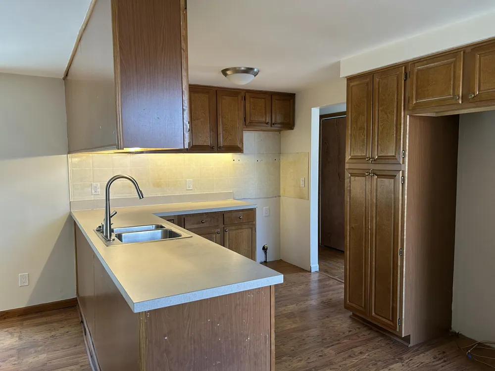 38040 Castle Drive Romulus, MI 48174