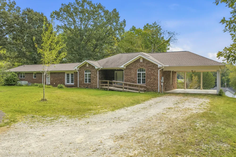 221 Dickson Ln Parsons, TN 38363