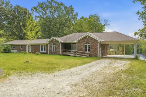221 Dickson Ln