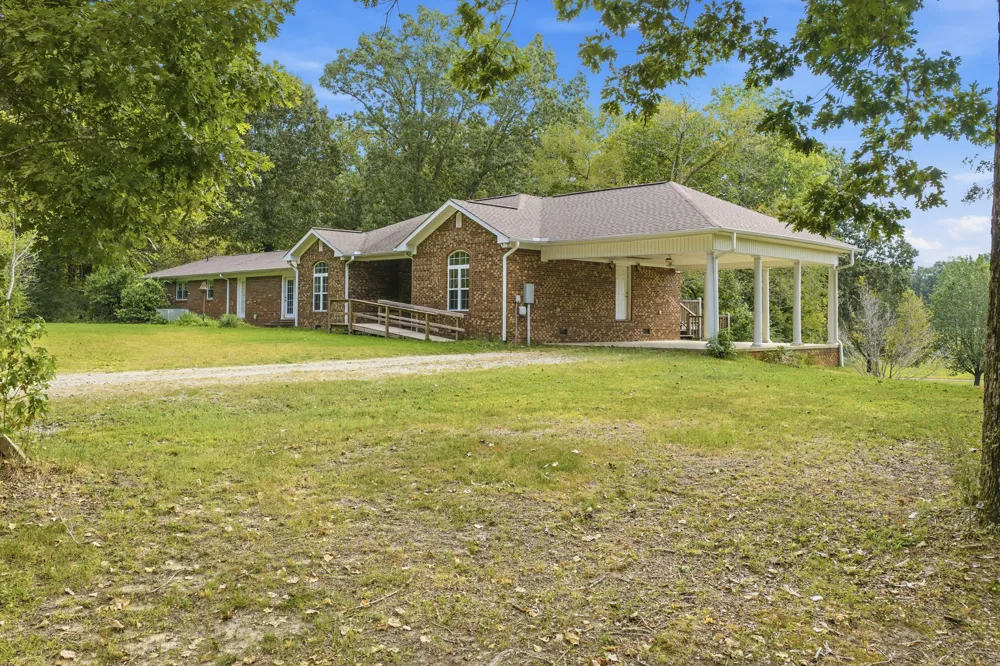 221 Dickson Ln Parsons, TN 38363