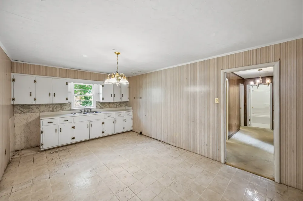 221 Dickson Ln Parsons, TN 38363