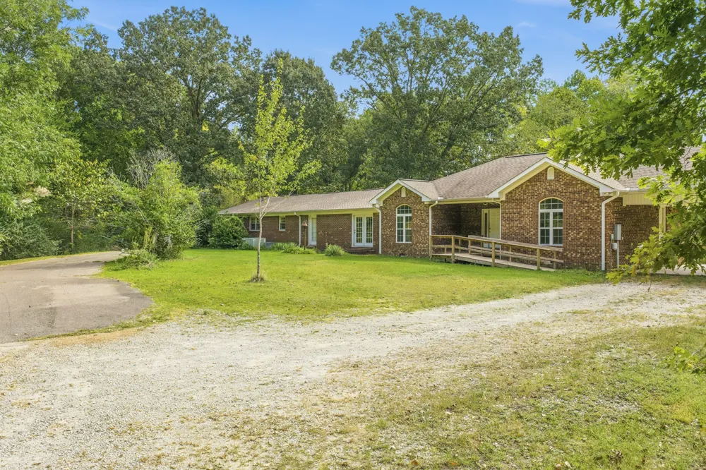 221 Dickson Ln Parsons, TN 38363