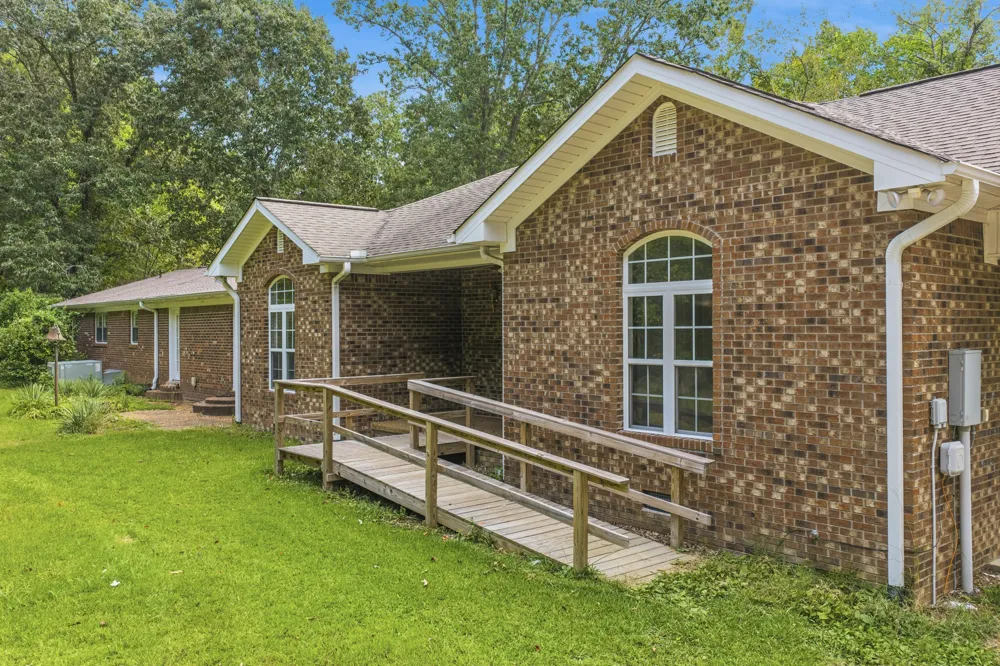 221 Dickson Ln Parsons, TN 38363
