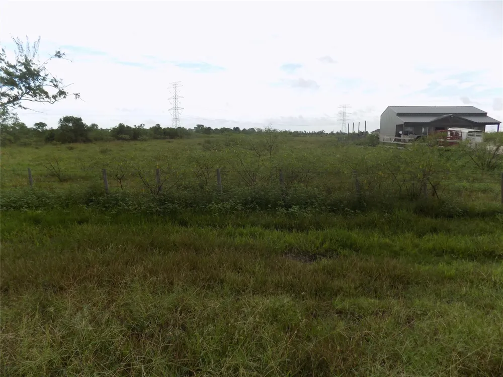 4726 County Road 45 Angleton, TX 77515