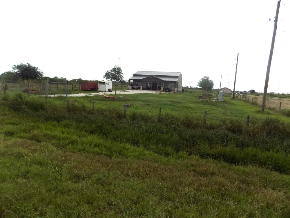 4726 County Road 45 Angleton, TX 77515