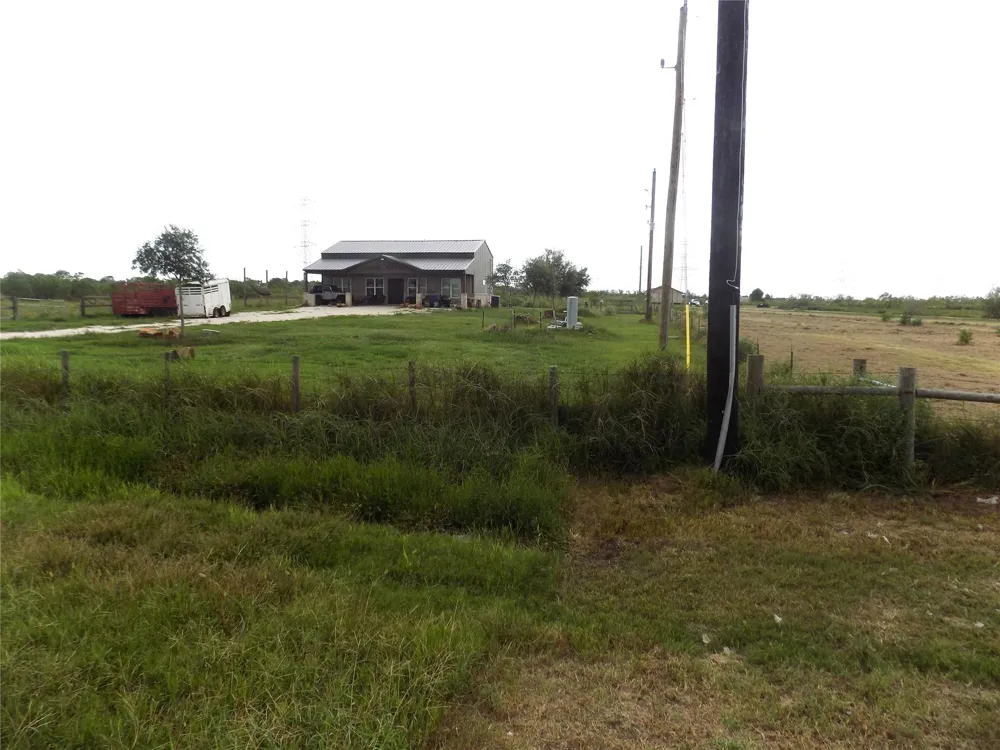 4726 County Road 45 Angleton, TX 77515